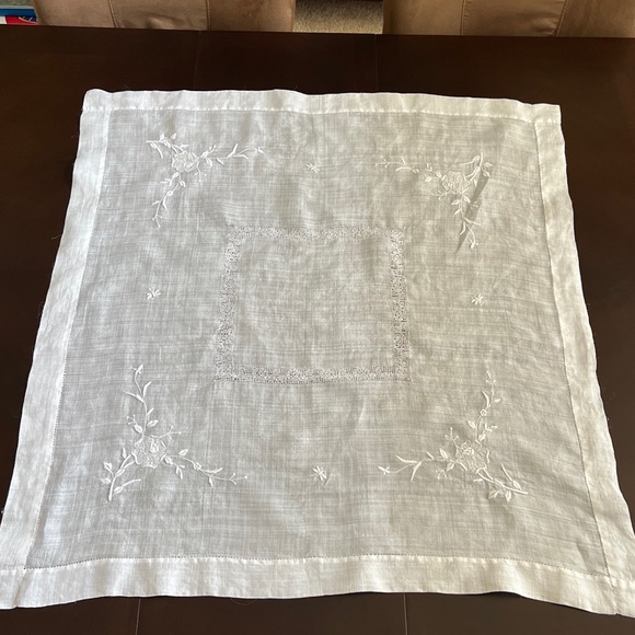 Large 30x32 white embroidered w cutout center fine linen table centerpiece Vtg - Picture 1 of 11